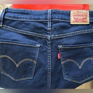 Levi's 721 High Rise Skinny Jeans
